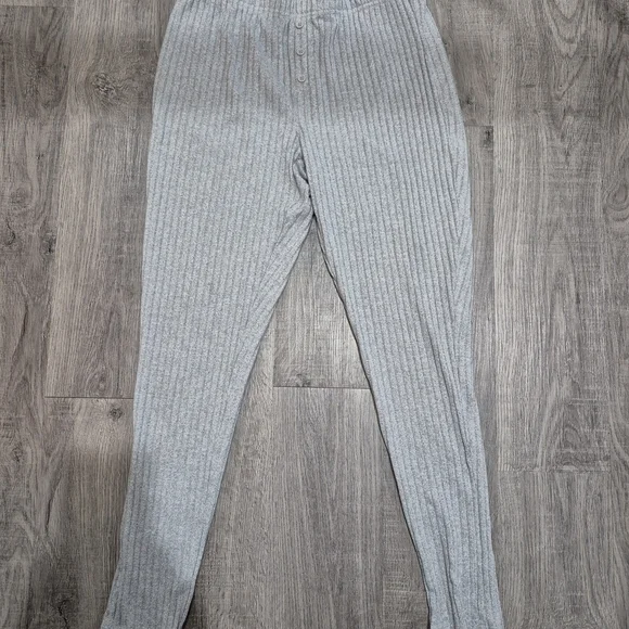 Gray Ribbed Knit Leggings - Picture 1 of 1